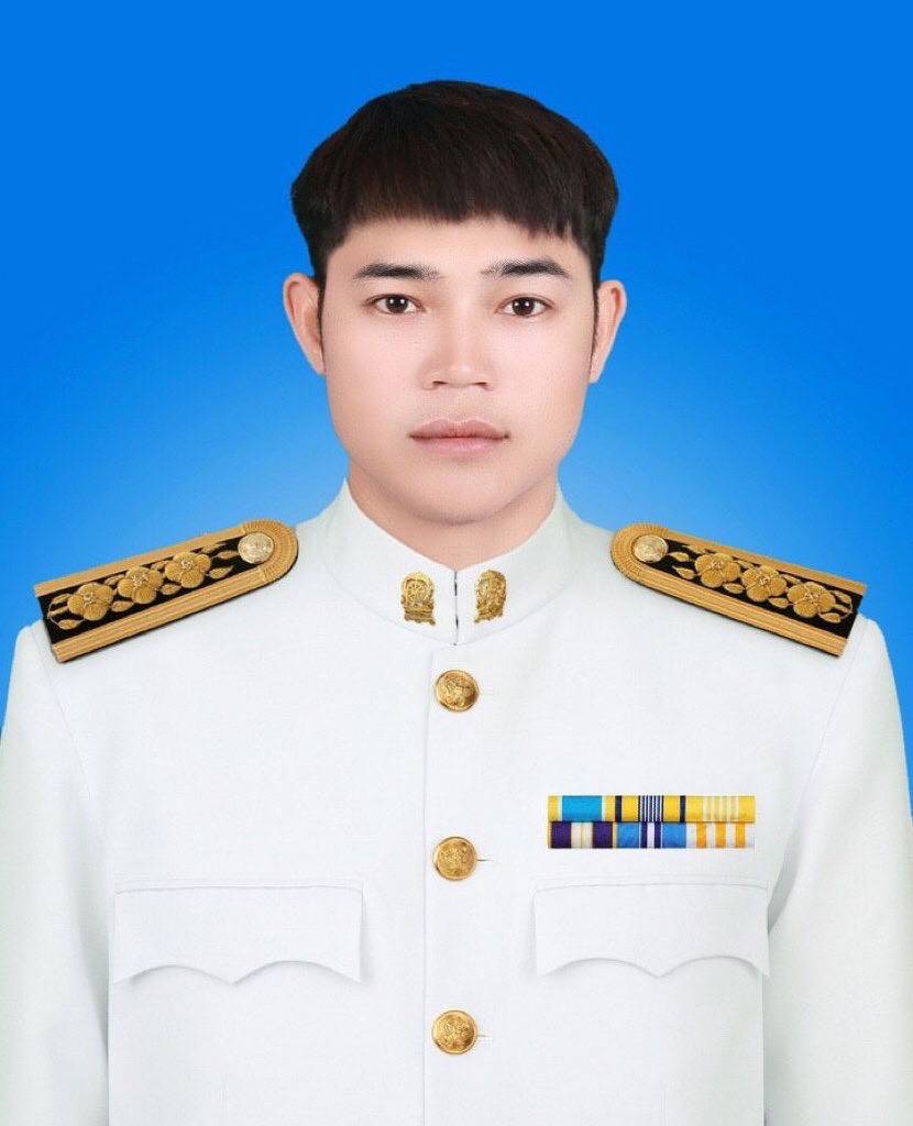 นายภูวนาถ นาคนิลพงศ์