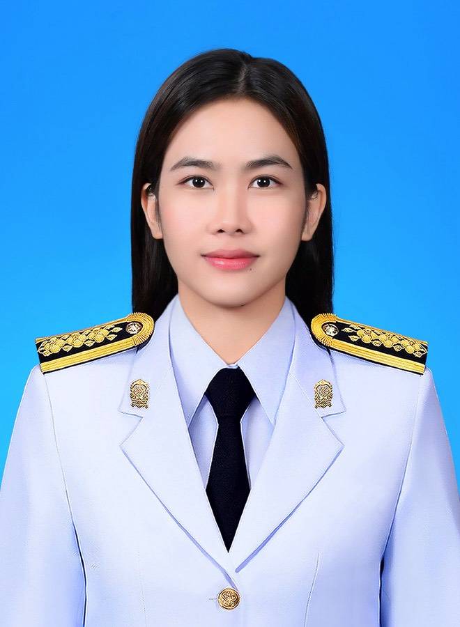 นางสาวอินทร์ธิดา ศิริพันธุ์