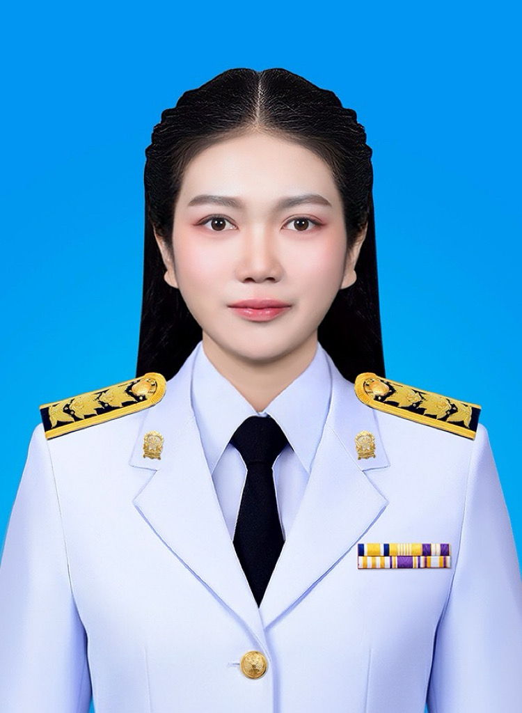 นางสาวกชกร ขวัญชื่น